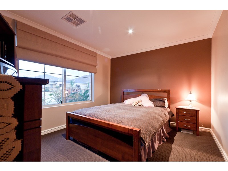 8 Watersun Gardens, Jindalee WA 6036