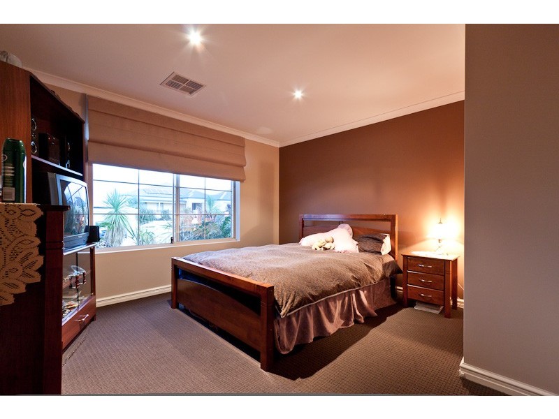 8 Watersun Gardens, Jindalee WA 6036