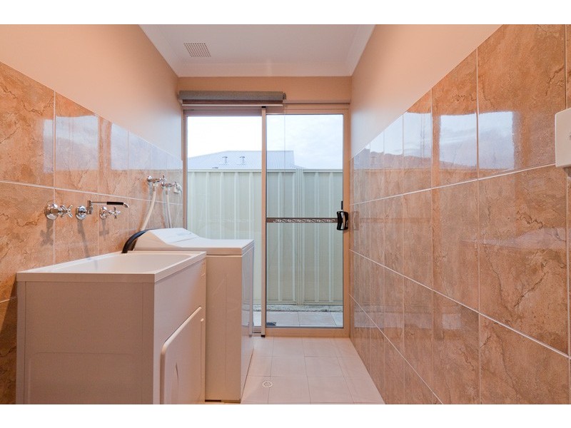 8 Watersun Gardens, Jindalee WA 6036