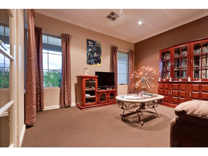 8 Watersun Gardens, Jindalee WA 6036