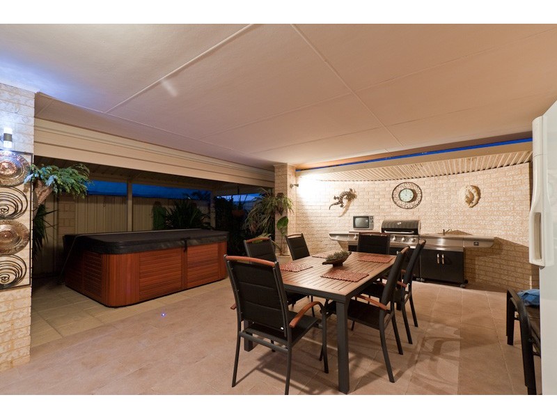 8 Watersun Gardens, Jindalee WA 6036