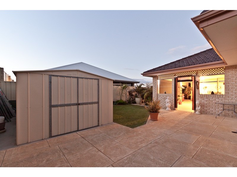 8 Watersun Gardens, Jindalee WA 6036