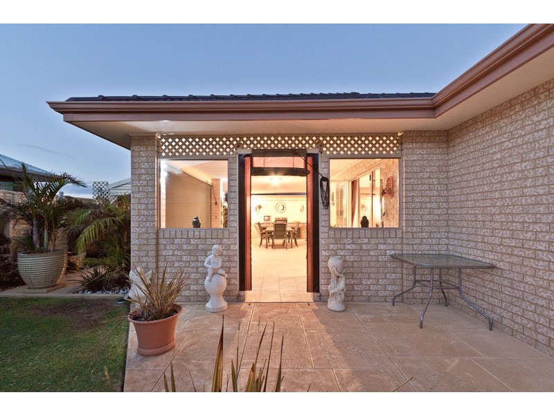 8 Watersun Gardens, Jindalee WA 6036
