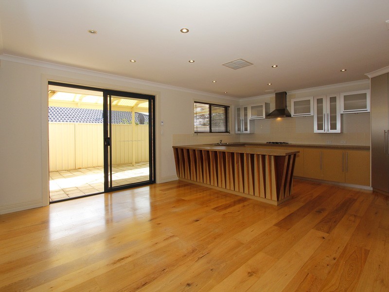 75 Clydebank Crescent, Kinross WA 6028