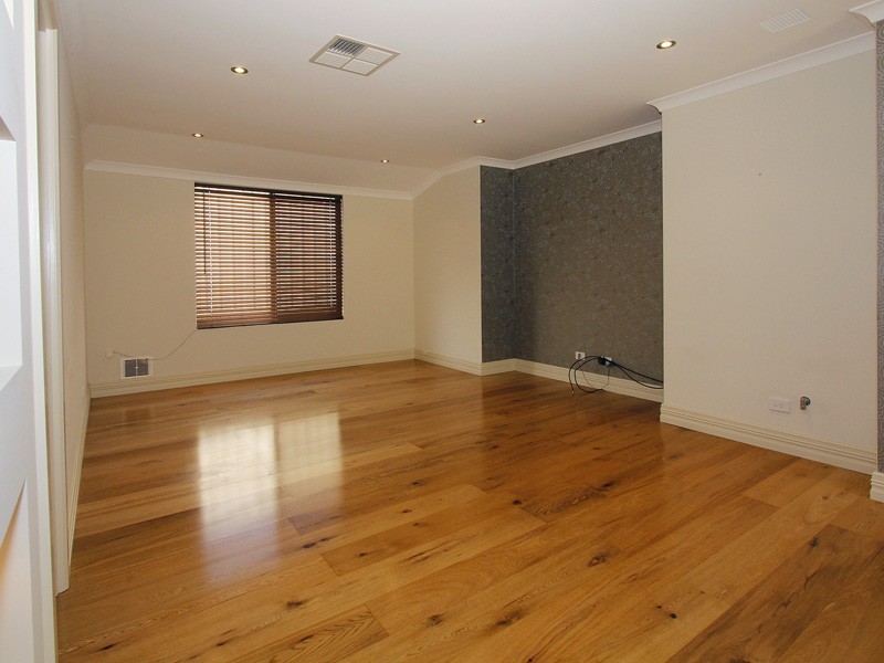 75 Clydebank Crescent, Kinross WA 6028