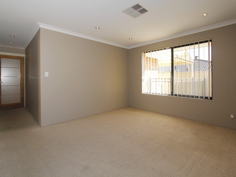 75 Clydebank Crescent, Kinross WA 6028