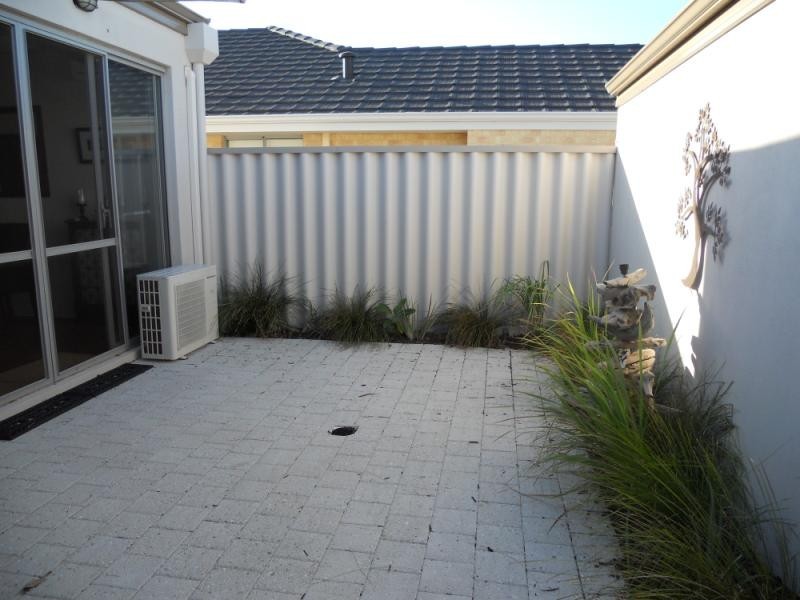 8B Bollach Green, Butler WA 6036