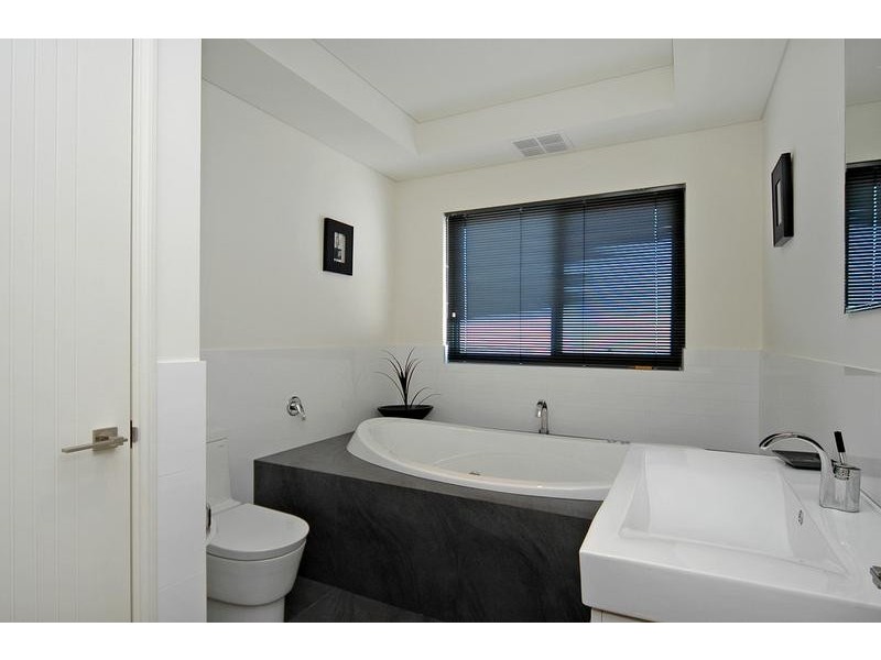 4 Paros Cove, Mindarie WA 6030