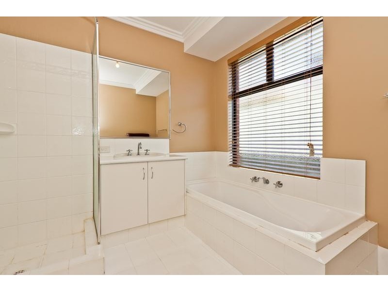 12 Noosa Walk, Merriwa WA 6030