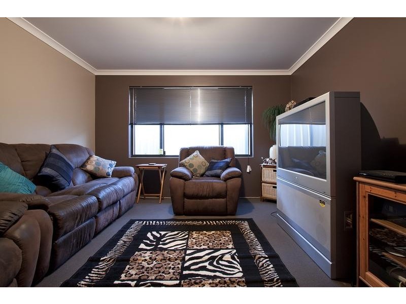 9 Gloucester Street, Yanchep WA 6035