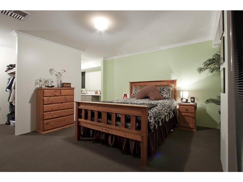 9 Gloucester Street, Yanchep WA 6035