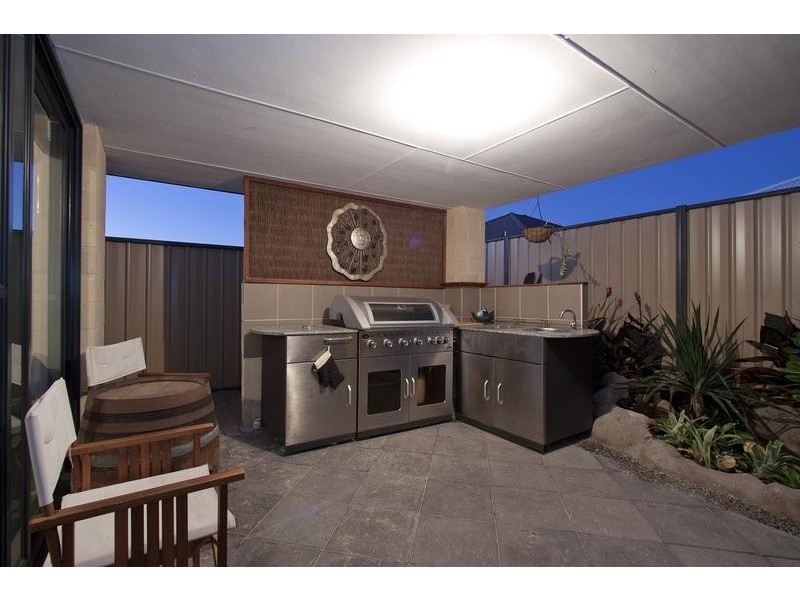 9 Gloucester Street, Yanchep WA 6035