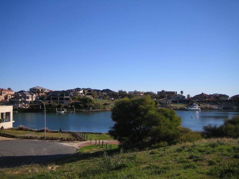 12 Kings Lynn Rise, Mindarie WA 6030