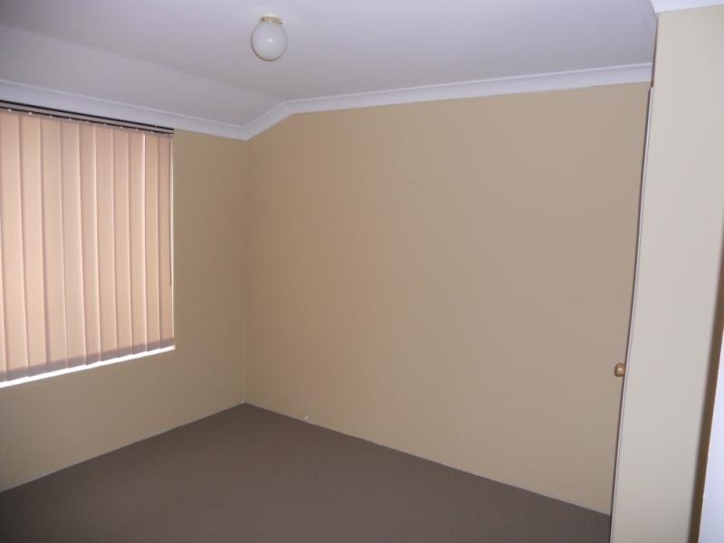 15 Mallina Circuit, Carramar WA 6031