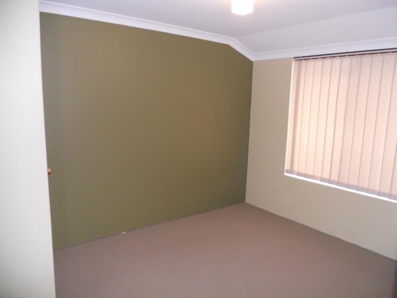 15 Mallina Circuit, Carramar WA 6031