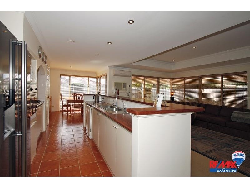 2 Gunsan Mews, Mindarie WA 6030