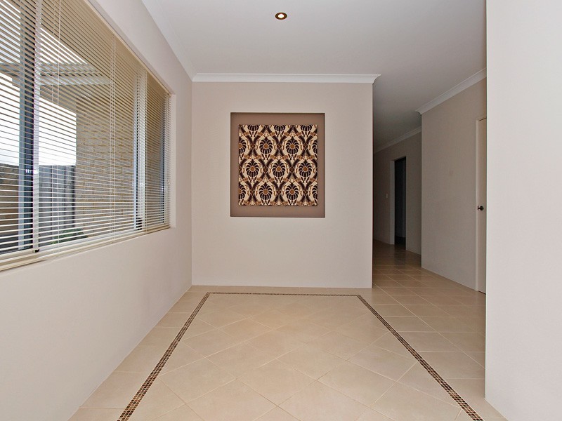 1 Elmina Avenue, Ellenbrook WA 6069