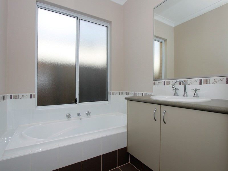 1 Elmina Avenue, Ellenbrook WA 6069