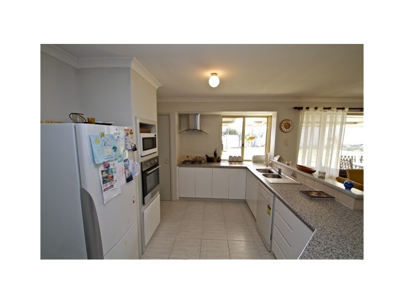 1 Ollera Meander, Carramar WA 6031