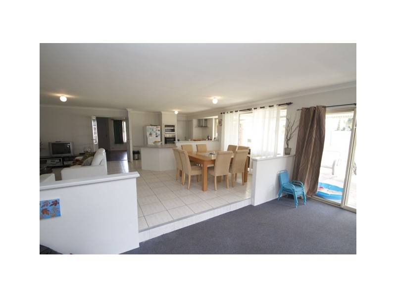 1 Ollera Meander, Carramar WA 6031