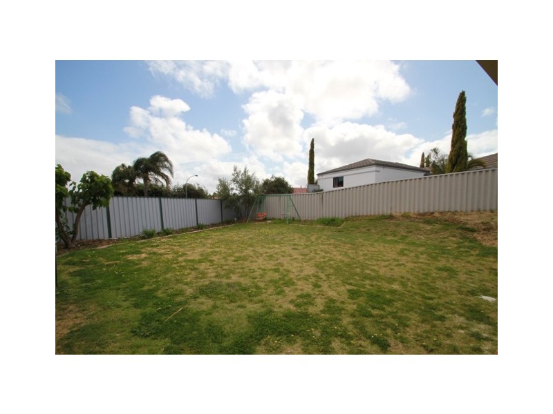 1 Ollera Meander, Carramar WA 6031