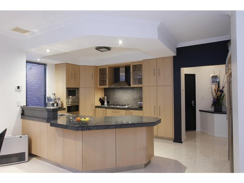 42 Silver Sands Drive, Iluka WA 6028