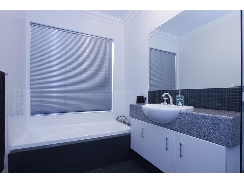 42 Silver Sands Drive, Iluka WA 6028