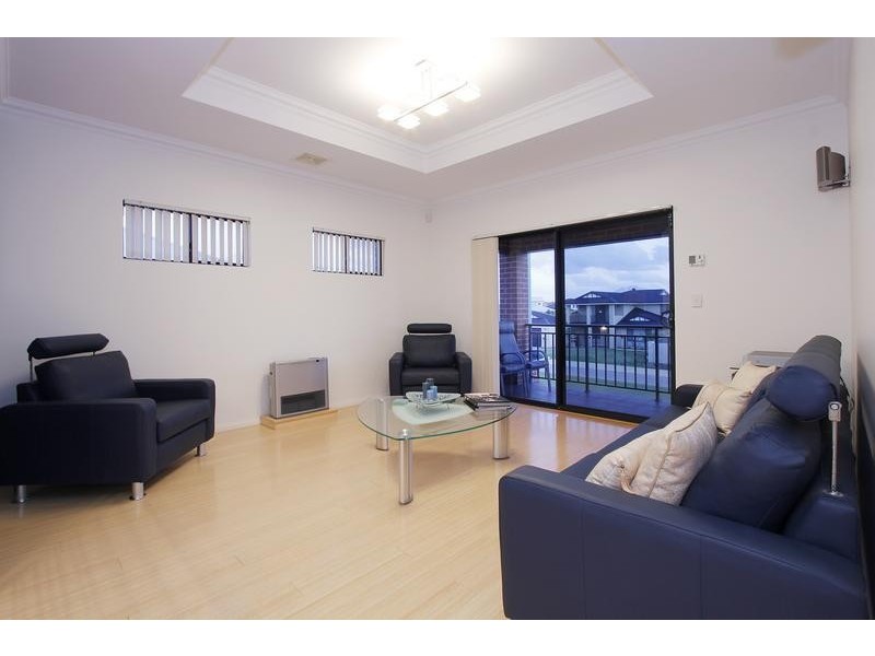 42 Silver Sands Drive, Iluka WA 6028