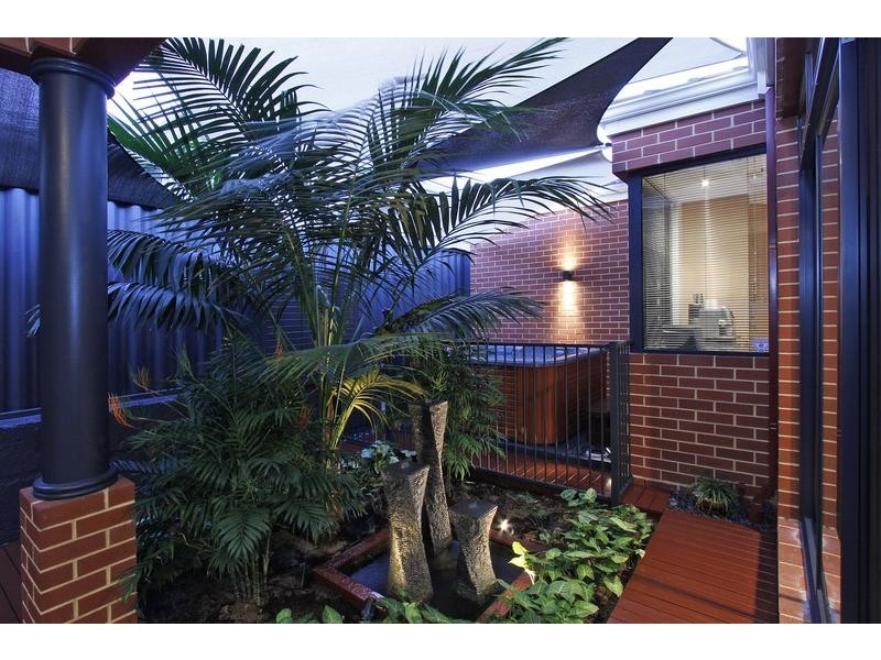 42 Silver Sands Drive, Iluka WA 6028