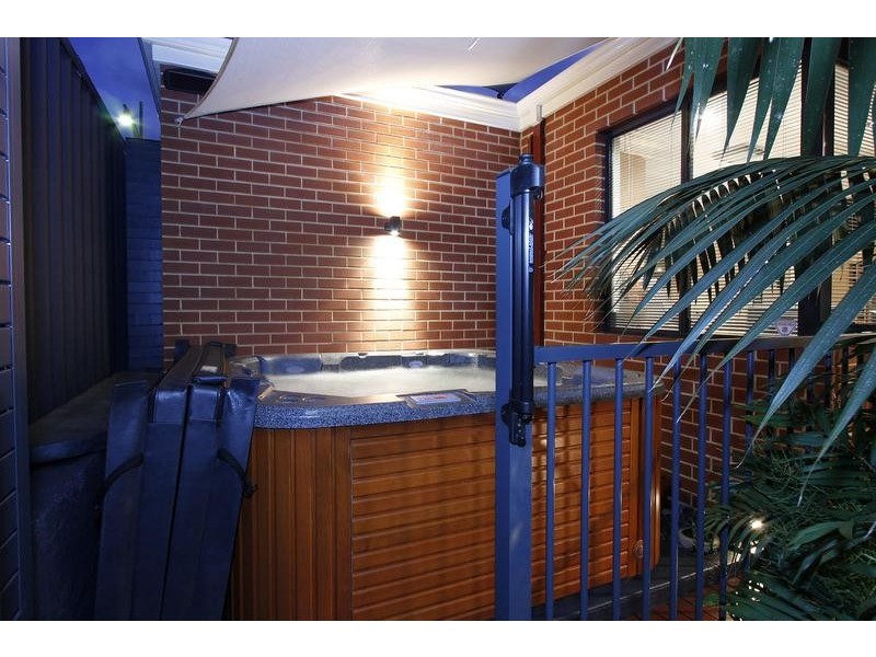 42 Silver Sands Drive, Iluka WA 6028