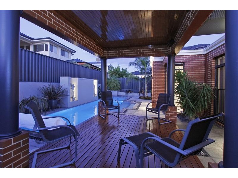 42 Silver Sands Drive, Iluka WA 6028