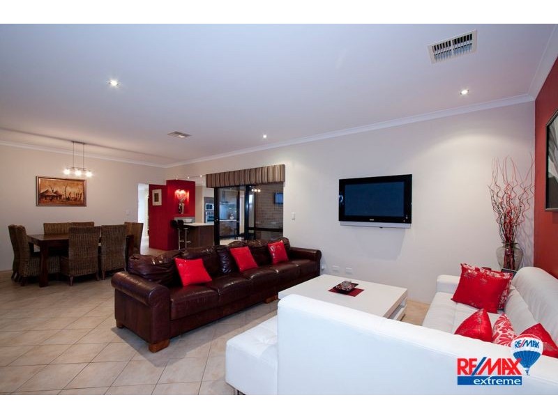 17 Seabird Bend, Jindalee WA 6036