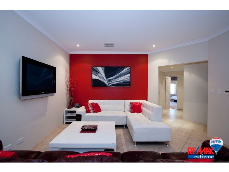 17 Seabird Bend, Jindalee WA 6036