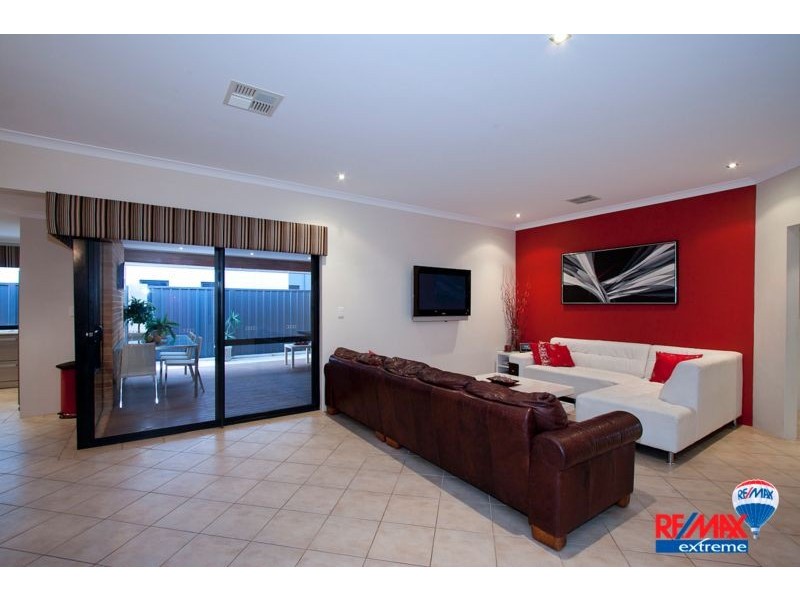 17 Seabird Bend, Jindalee WA 6036