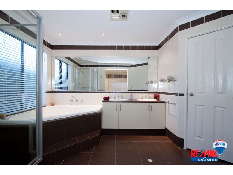 17 Seabird Bend, Jindalee WA 6036