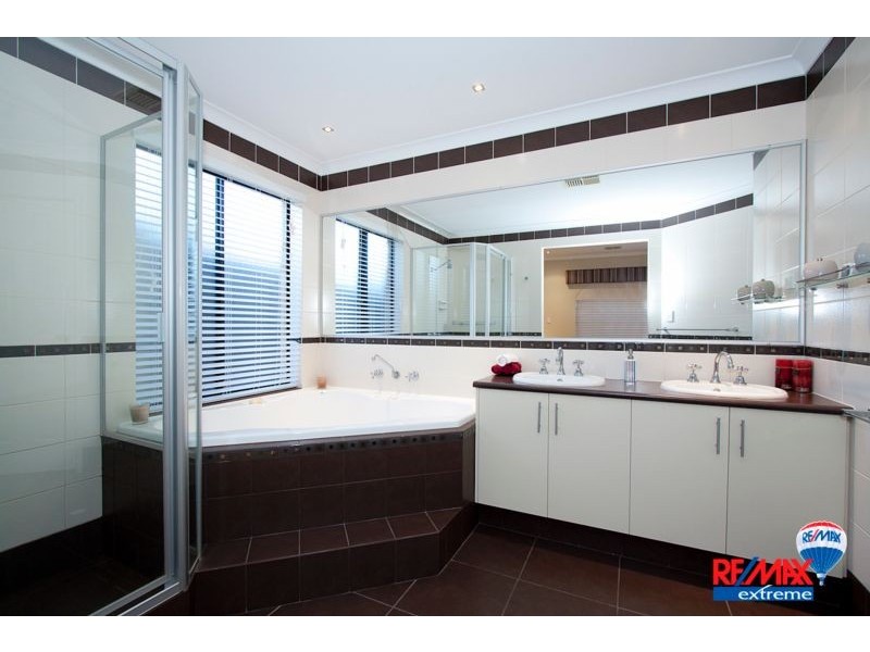 17 Seabird Bend, Jindalee WA 6036