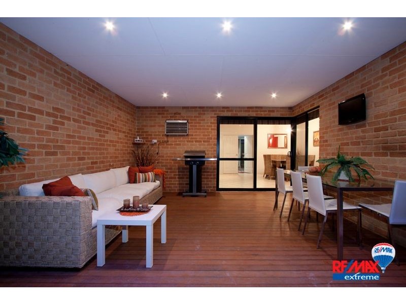 17 Seabird Bend, Jindalee WA 6036