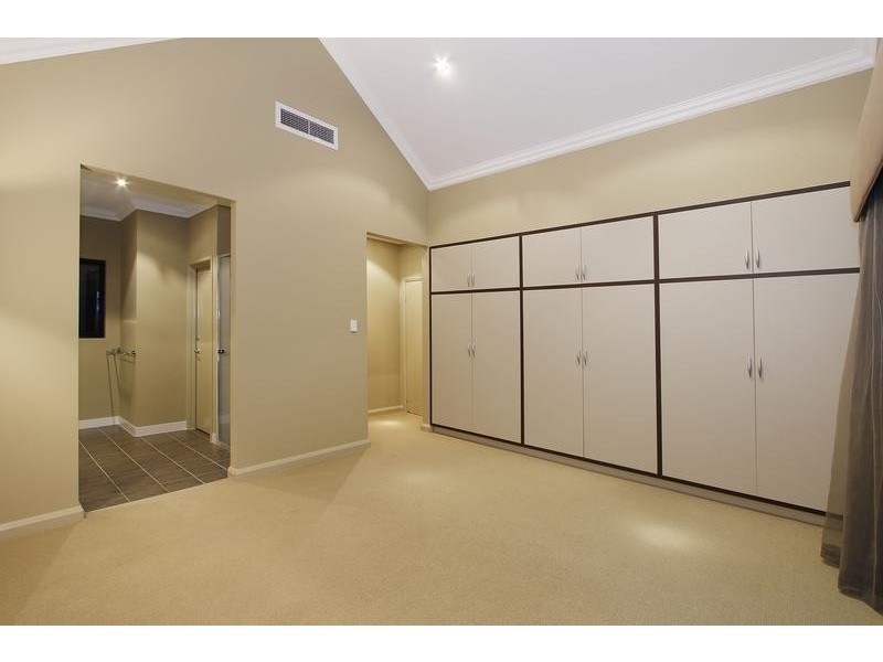 2 Moonflight Crescent, Iluka WA 6028