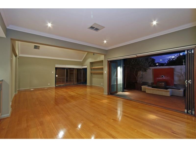 2 Moonflight Crescent, Iluka WA 6028