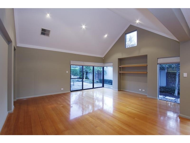 2 Moonflight Crescent, Iluka WA 6028