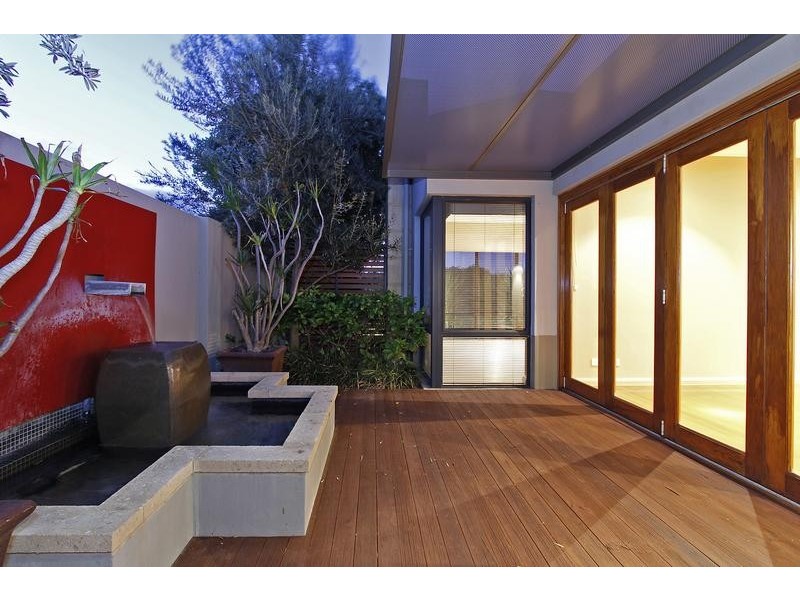 2 Moonflight Crescent, Iluka WA 6028