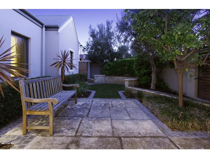 2 Moonflight Crescent, Iluka WA 6028