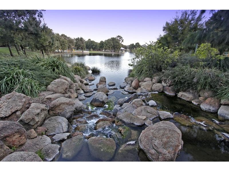 2 Moonflight Crescent, Iluka WA 6028