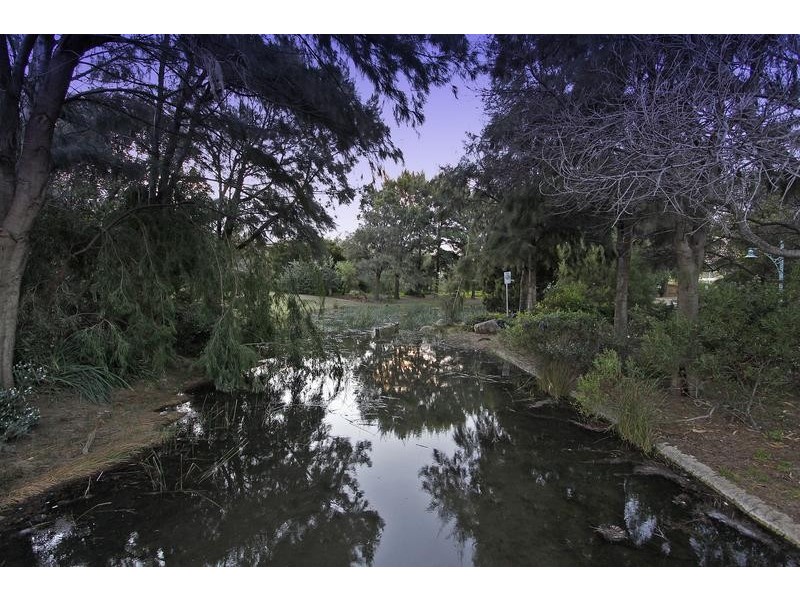 2 Moonflight Crescent, Iluka WA 6028