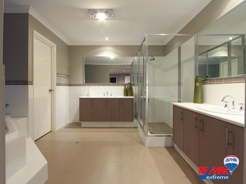 43 La Bianca Vista, Carramar WA 6031