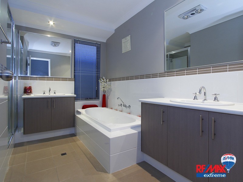 43 La Bianca Vista, Carramar WA 6031