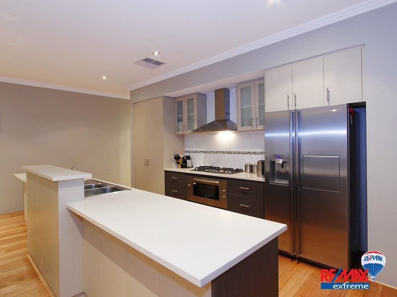 43 La Bianca Vista, Carramar WA 6031