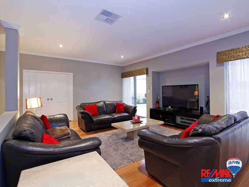 43 La Bianca Vista, Carramar WA 6031