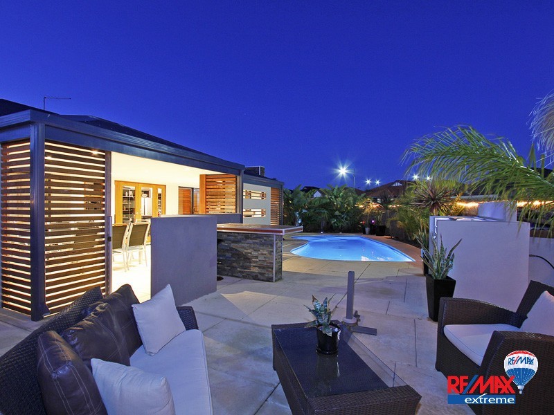 18 Crown Point Crescent, Butler WA 6036