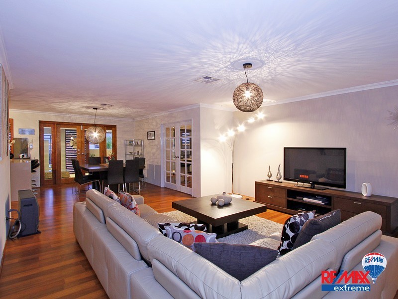 18 Crown Point Crescent, Butler WA 6036